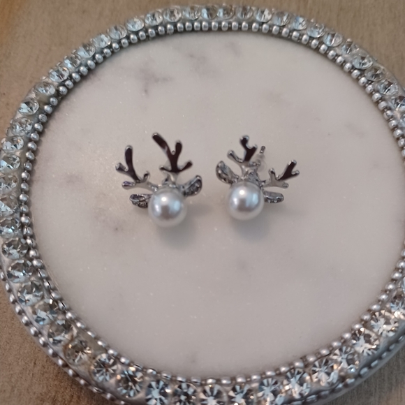 Silver Rhinestone Faux Pearl Reindeer Stud Earrings - Picture 6 of 7